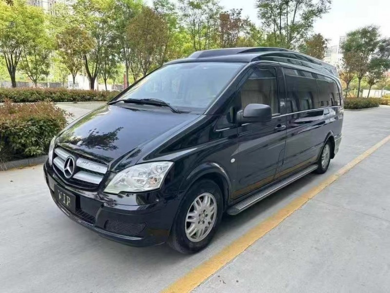 济宁13年奔驰威霆3