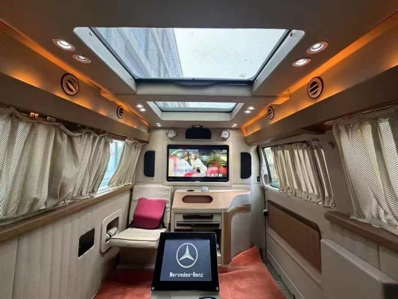 济宁13年奔驰威霆5