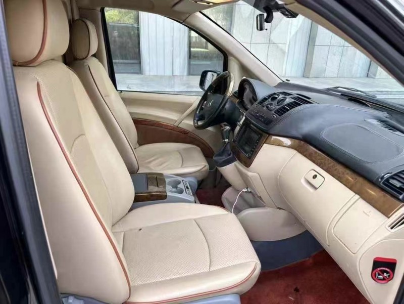 济宁13年奔驰威霆6