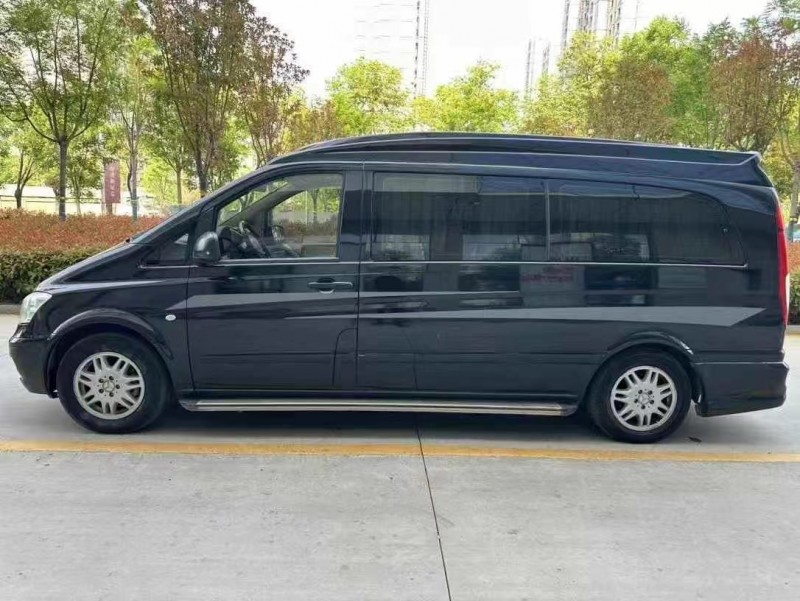 济宁13年奔驰威霆8