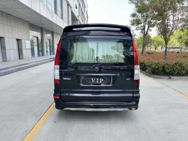 济宁13年奔驰威霆9