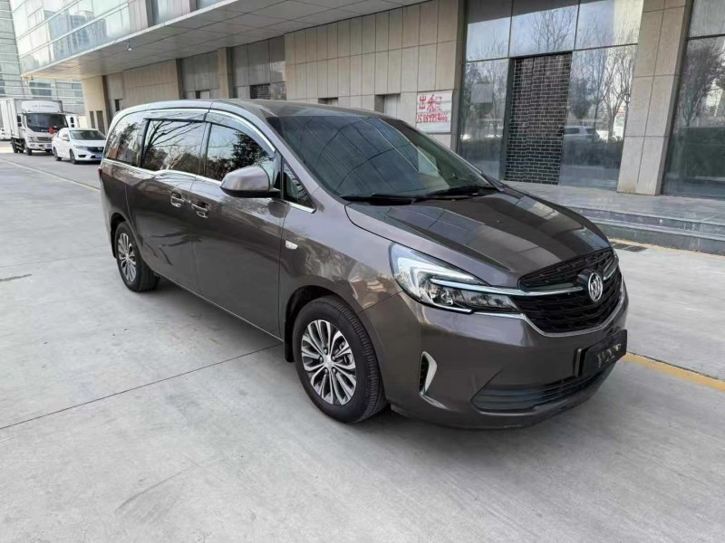 济宁21年别克GL82