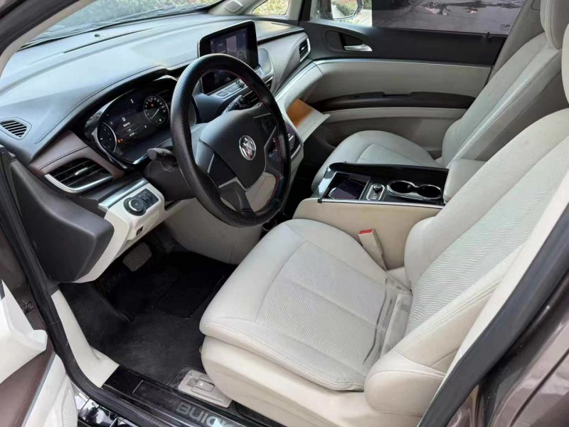 济宁21年别克GL84