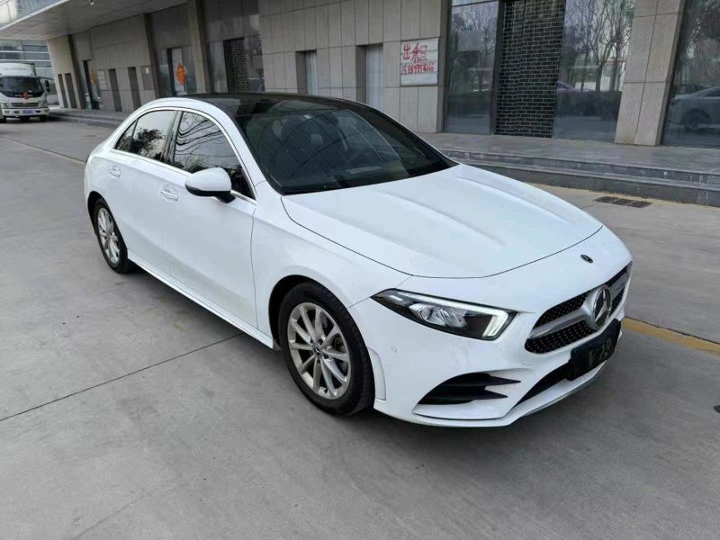 济宁21年奔驰A3
