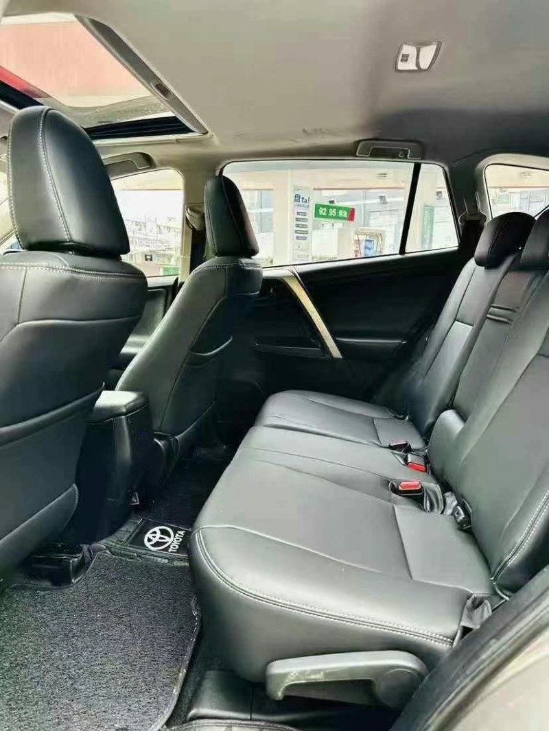 东莞17年丰田RAV46