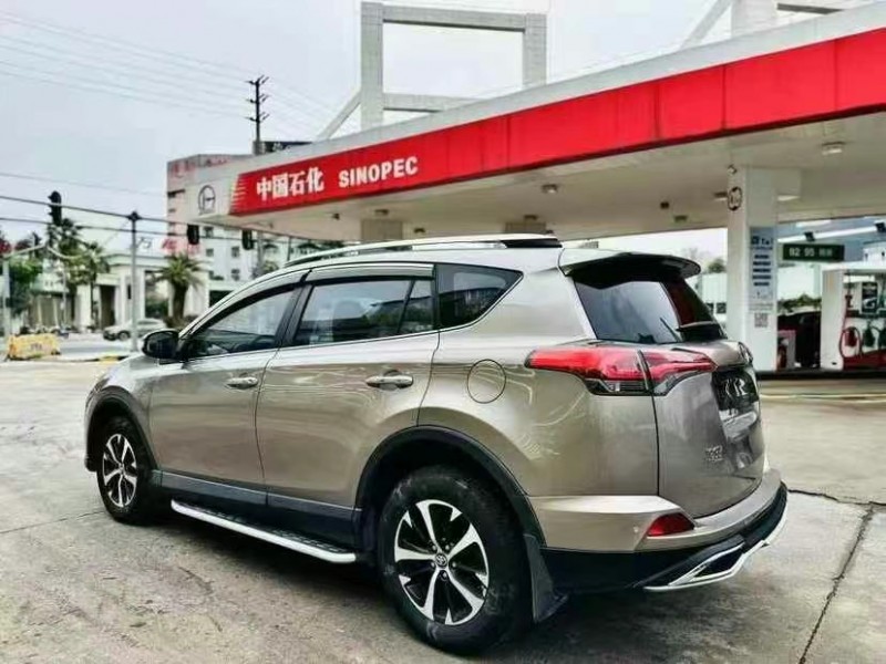 东莞17年丰田RAV47