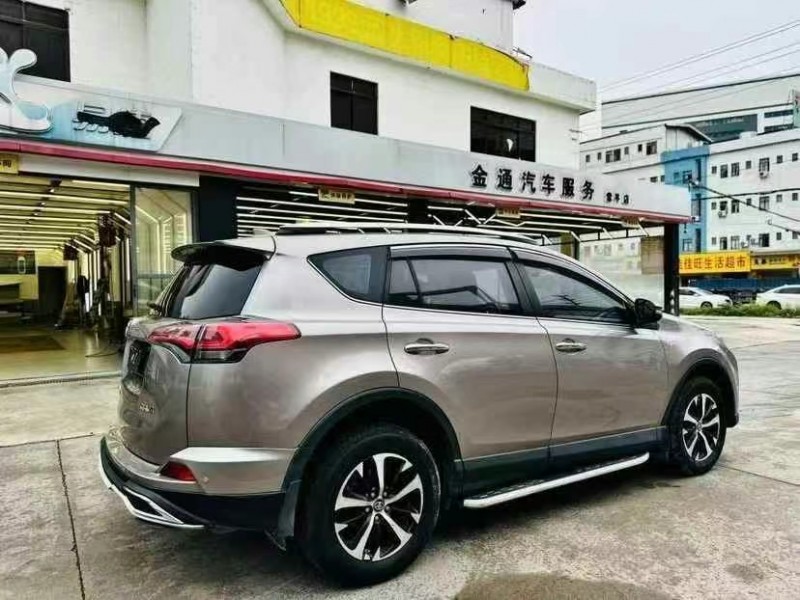 东莞17年丰田RAV49