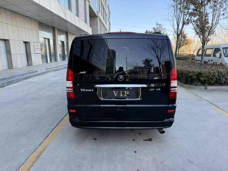 济宁13年奔驰唯雅诺9