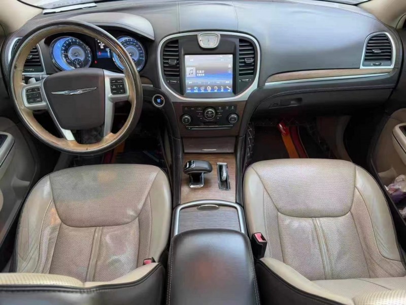 济宁13年克莱斯勒300C4