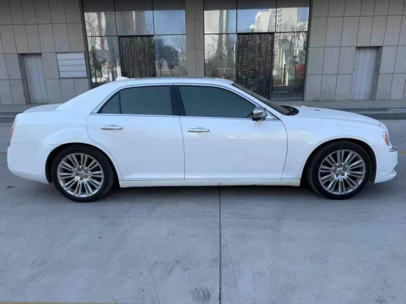 济宁13年克莱斯勒300C8