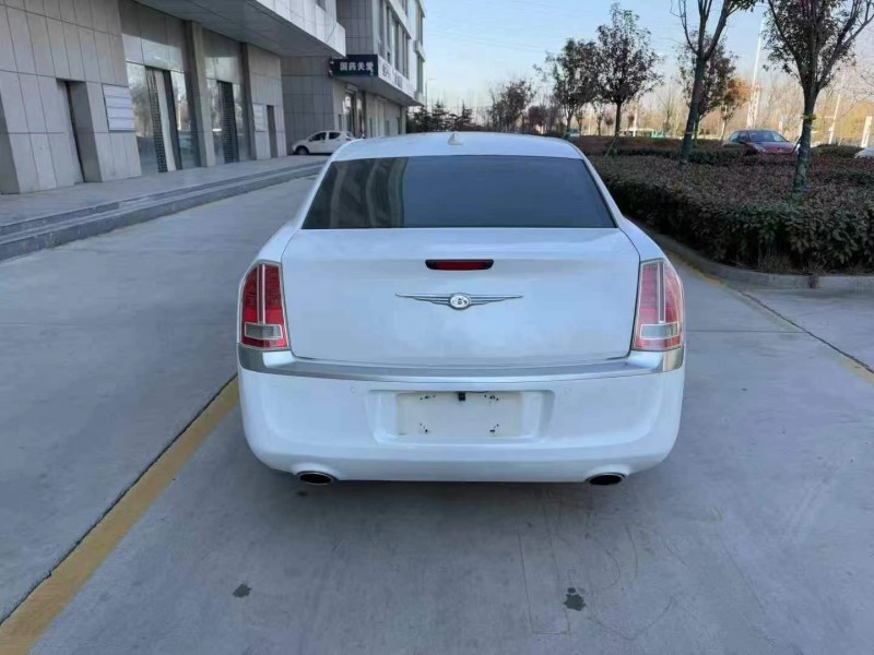 济宁13年克莱斯勒300C9