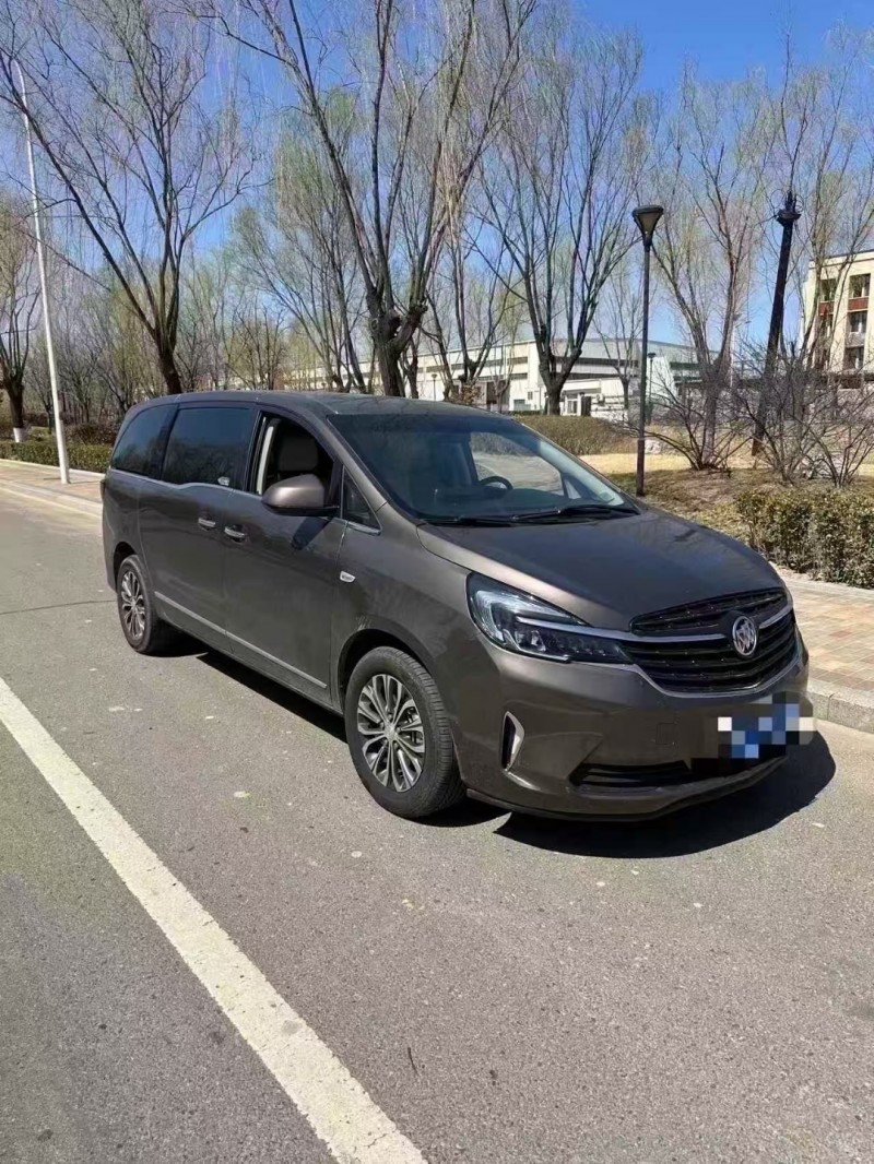 济宁21年别克GL82