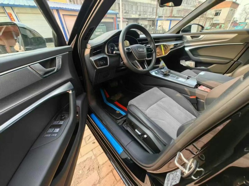 济宁23年奥迪A6L5