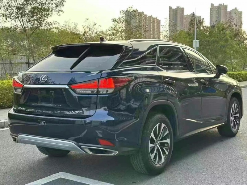 汕头21年雷克萨斯RX8