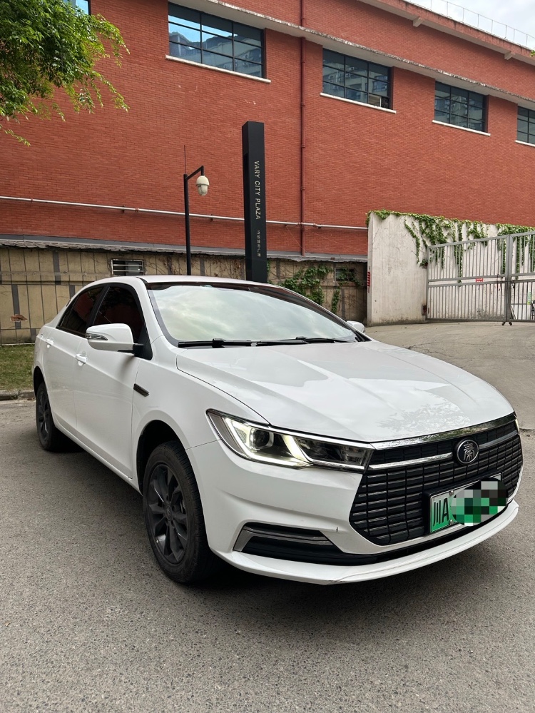 成都23年比亞迪秦2