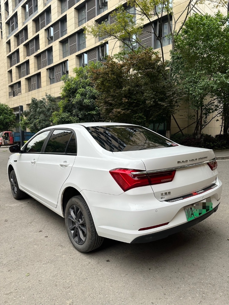 成都23年比亞迪秦7