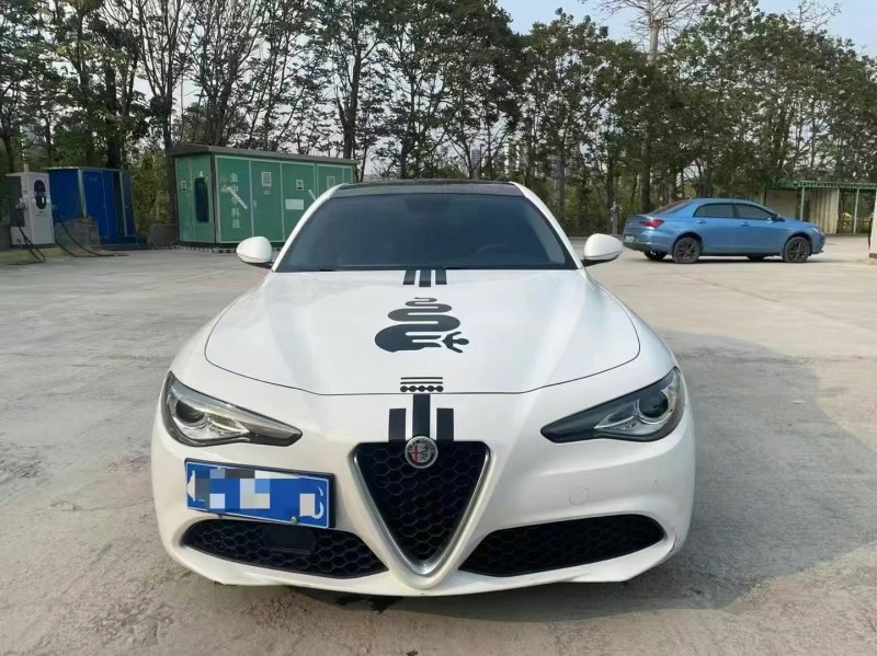 南寧17年阿爾法·羅密歐Giulia1