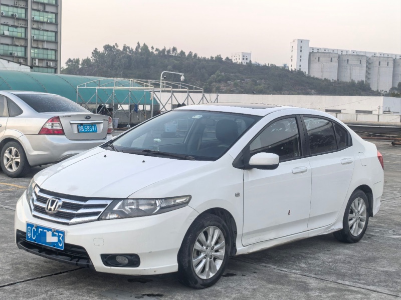 东莞15年本田锋范2