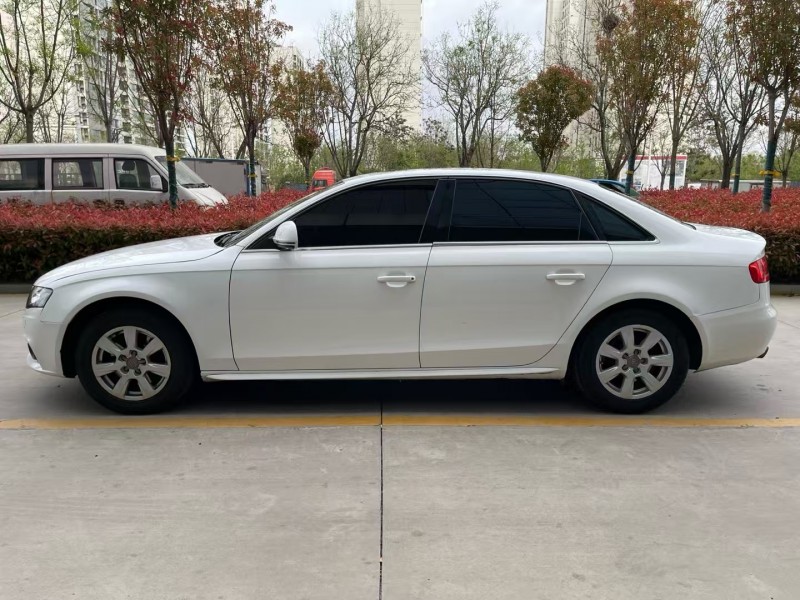 济宁12年奥迪A4L7