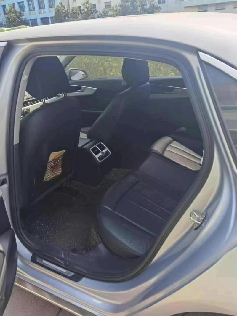 徐州17年奥迪A4L3