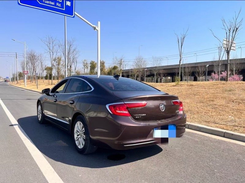 济宁17年别克君越8