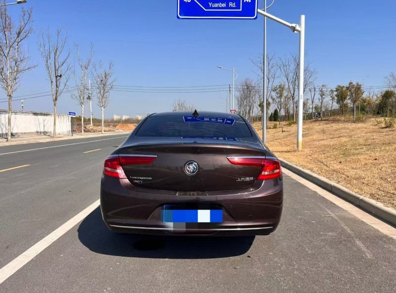 济宁17年别克君越9