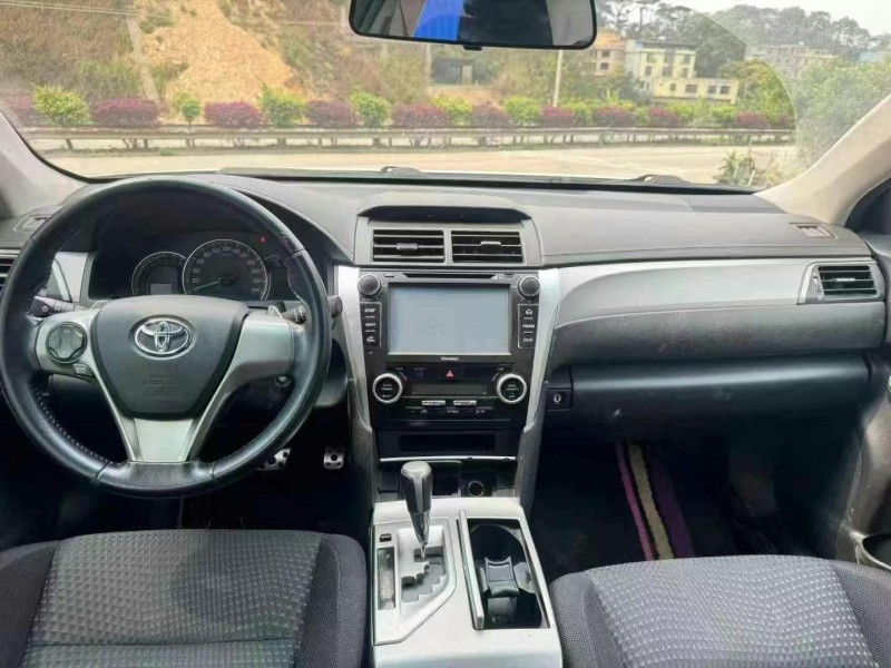 南宁14年丰田凯美瑞4