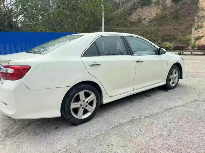 南宁14年丰田凯美瑞7