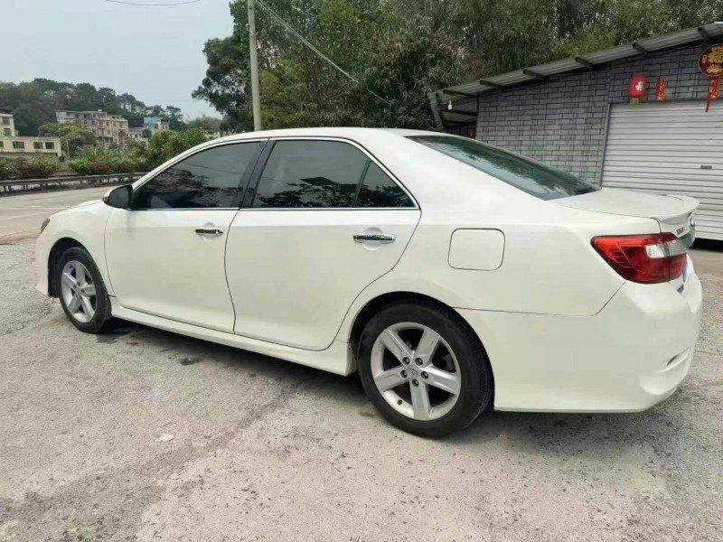 南宁14年丰田凯美瑞8