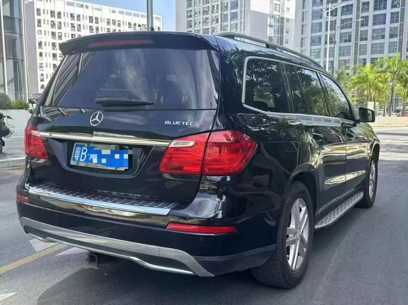 广州13年奔驰GL8