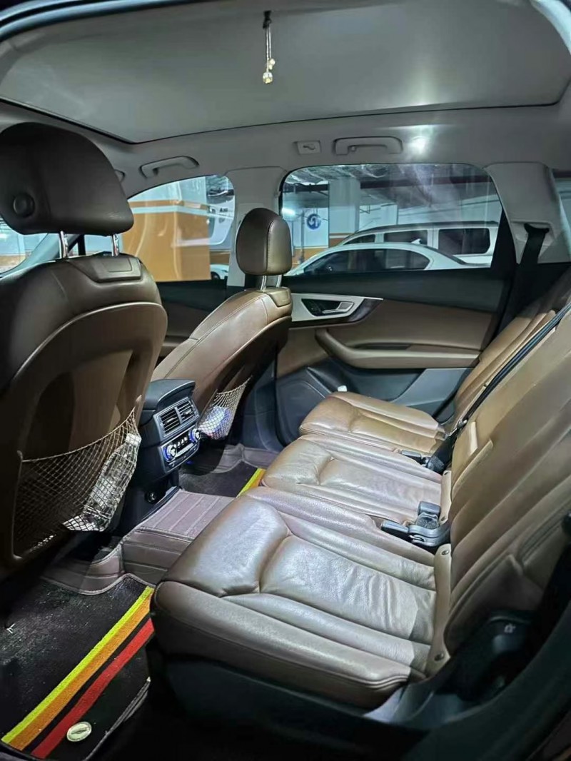 广州19年奥迪Q76