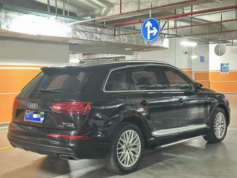 广州19年奥迪Q78