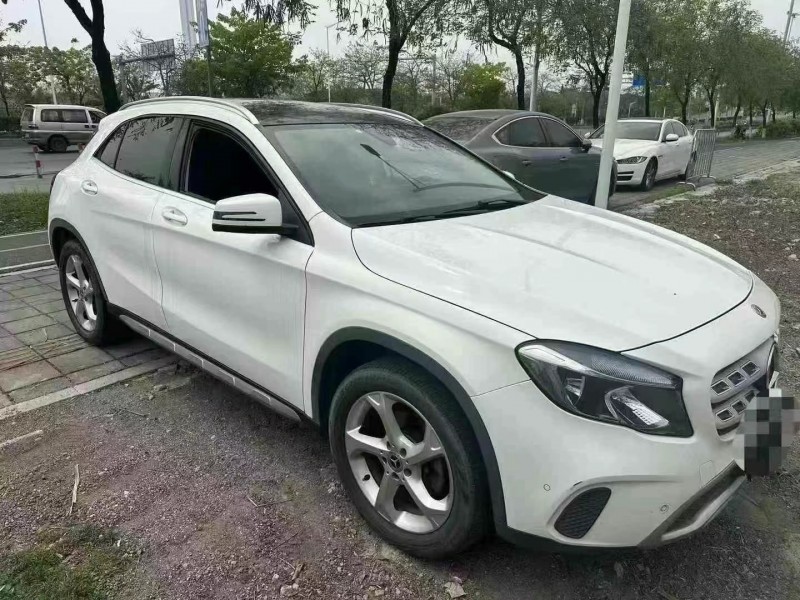 广州18年奔驰GLA2