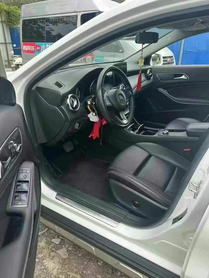 广州18年奔驰GLA5