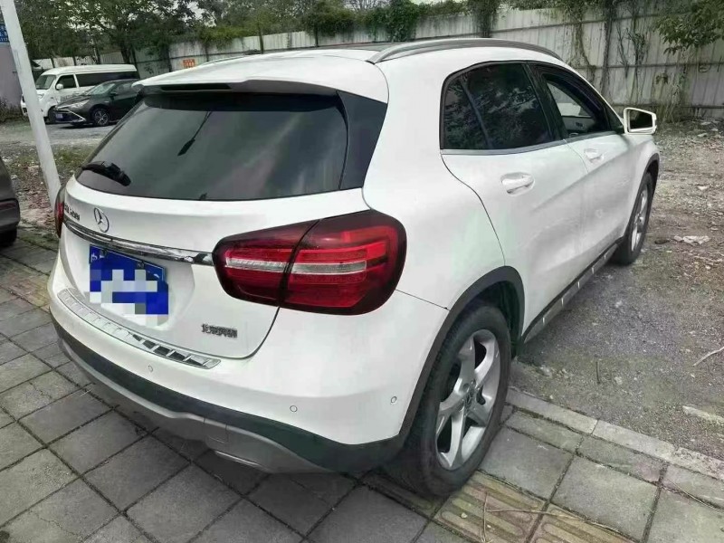 广州18年奔驰GLA7
