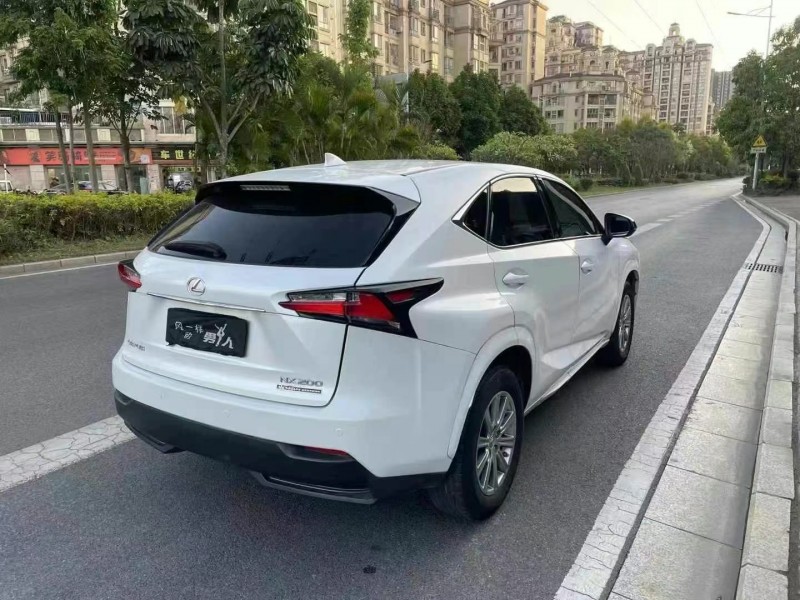 广州16年雷克萨斯NX8