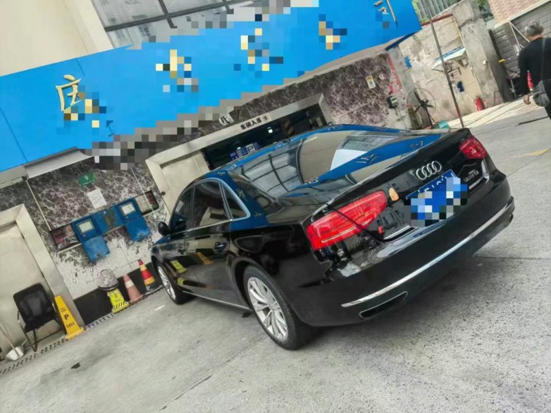上海14年奧迪A8L8