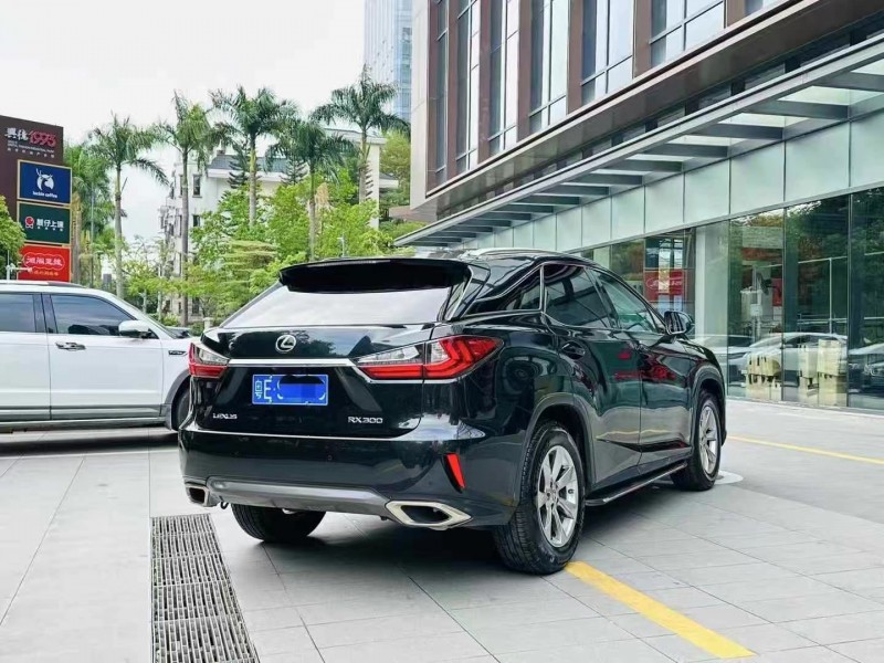 广州18年雷克萨斯RX8