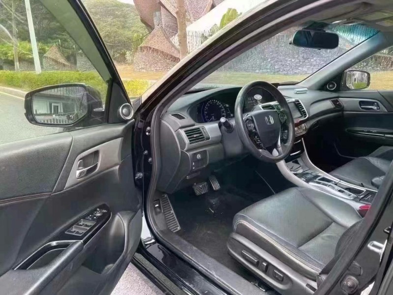 广州17年本田雅阁3