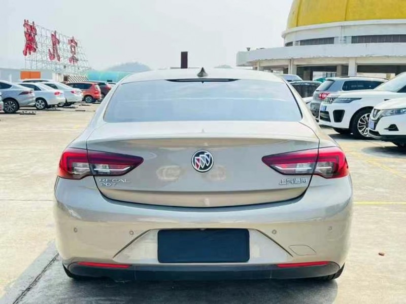 东莞20年别克威朗8