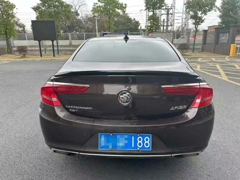 东莞19年别克君越8