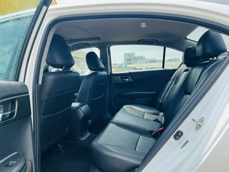 东莞15年本田雅阁5