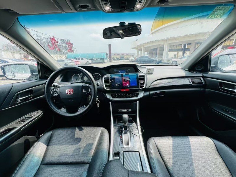 东莞15年本田雅阁7