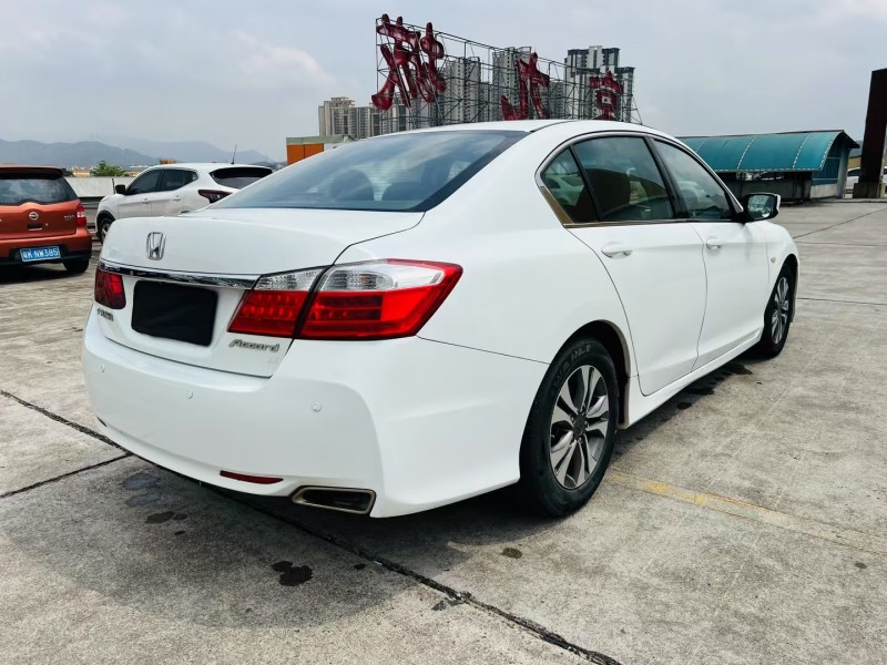 东莞15年本田雅阁8