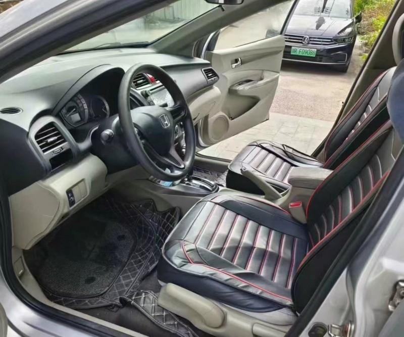 佛山14年本田锋范4