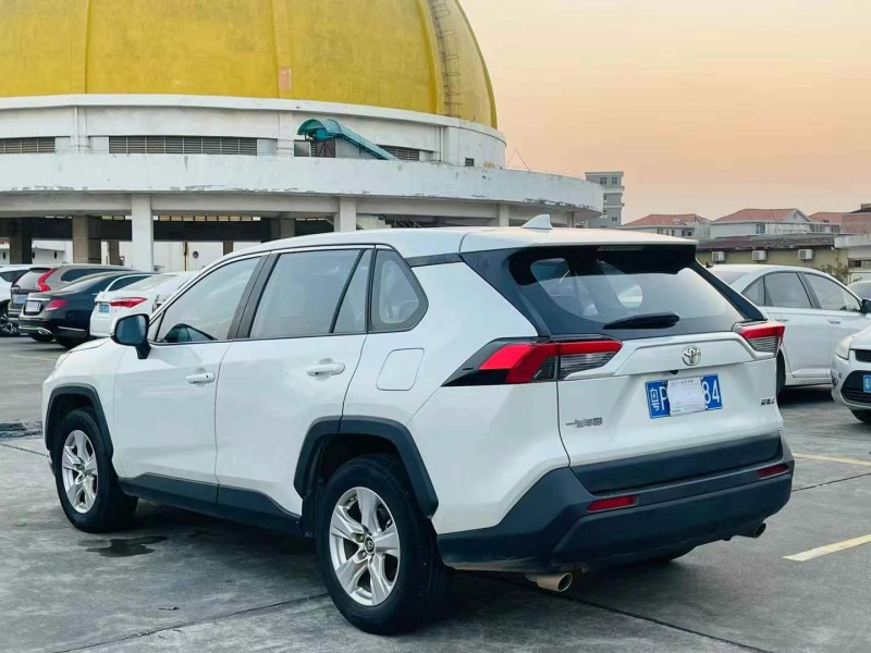 东莞21年丰田RAV47