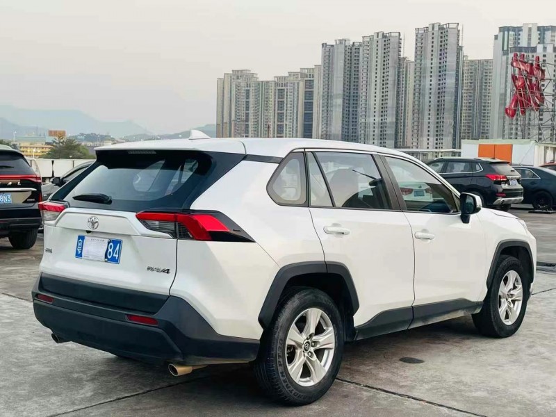 东莞21年丰田RAV48