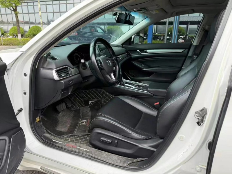 东莞21年本田雅阁6