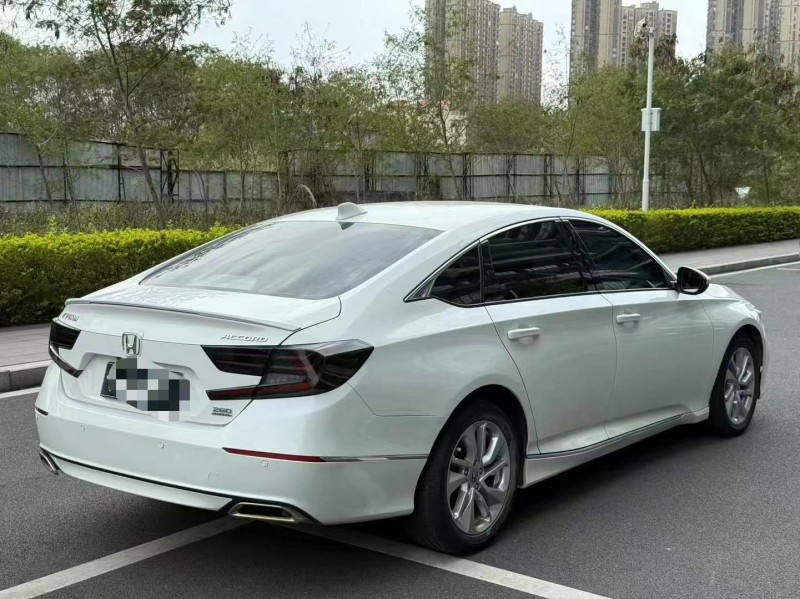 东莞21年本田雅阁7