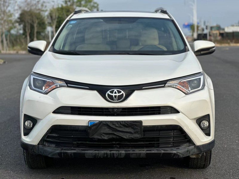 汕頭17年豐田RAV4榮放1